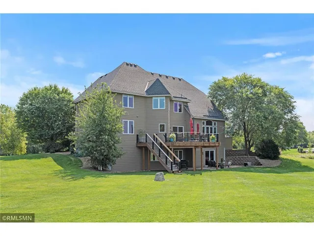 $925,000 | 7 Bayhill Road, Dellwood, MN 55110