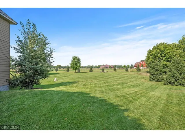 $925,000 | 7 Bayhill Road, Dellwood, MN 55110