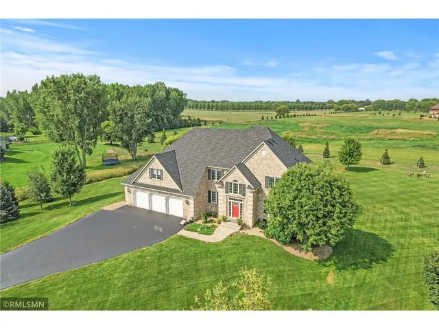 $925,000 | 7 Bayhill Road, Dellwood, MN 55110