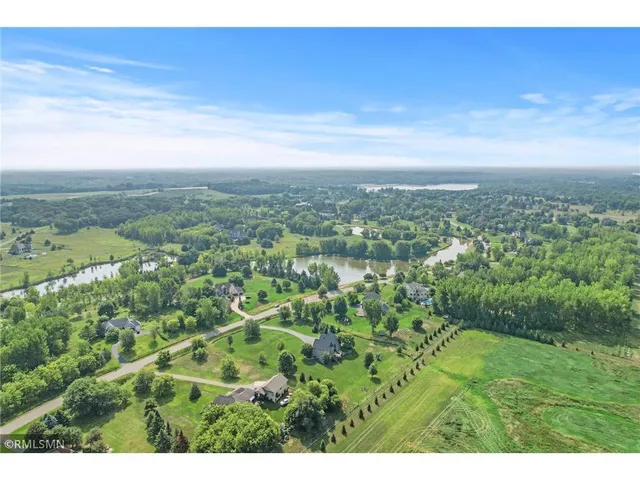 $925,000 | 7 Bayhill Road, Dellwood, MN 55110
