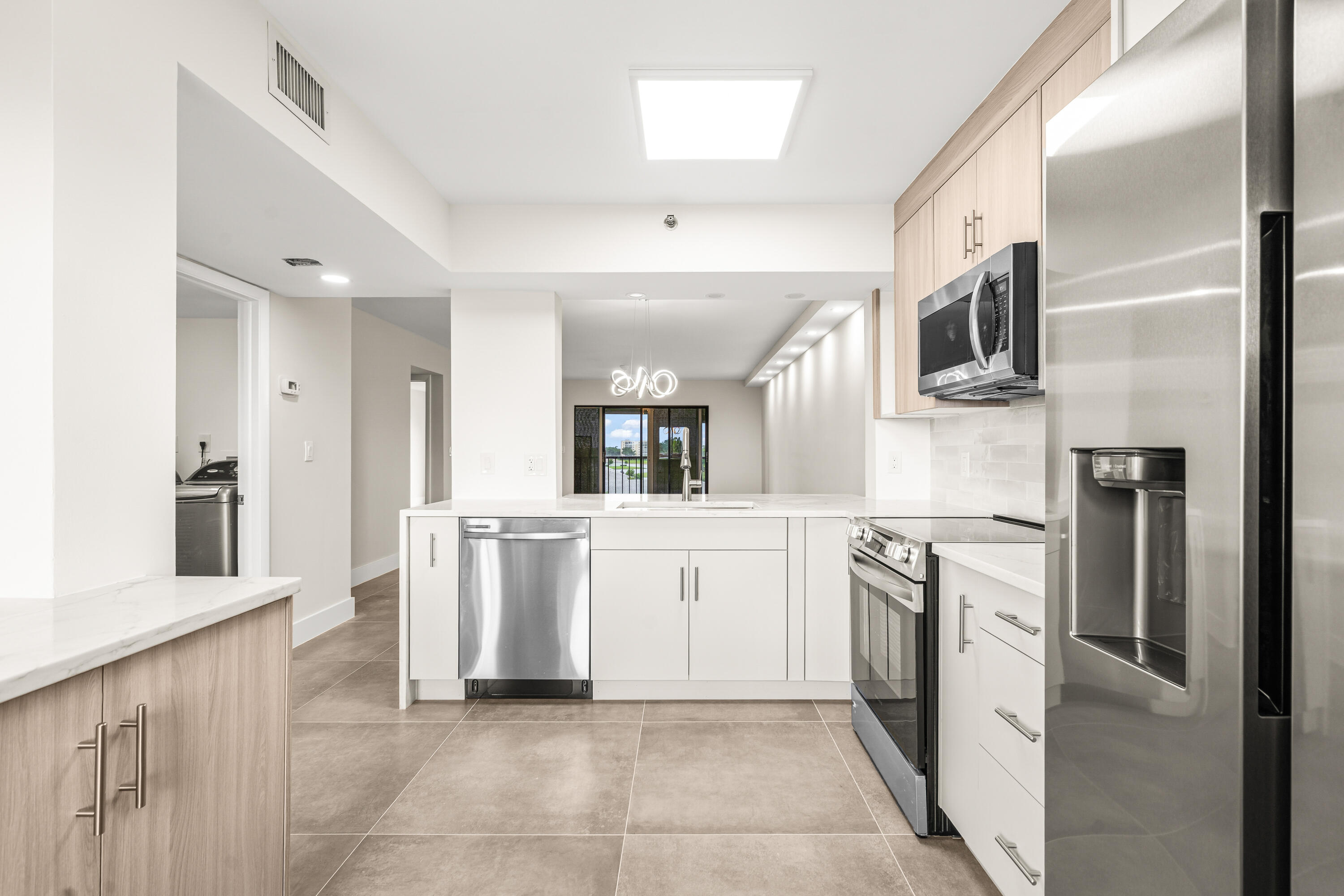 14425 Strathmore Lane, Unit 505 Delray Beach, FL 33446 - Photo 5 of 32 007-14425StrathmoreLane-DelrayBeach-FL-3