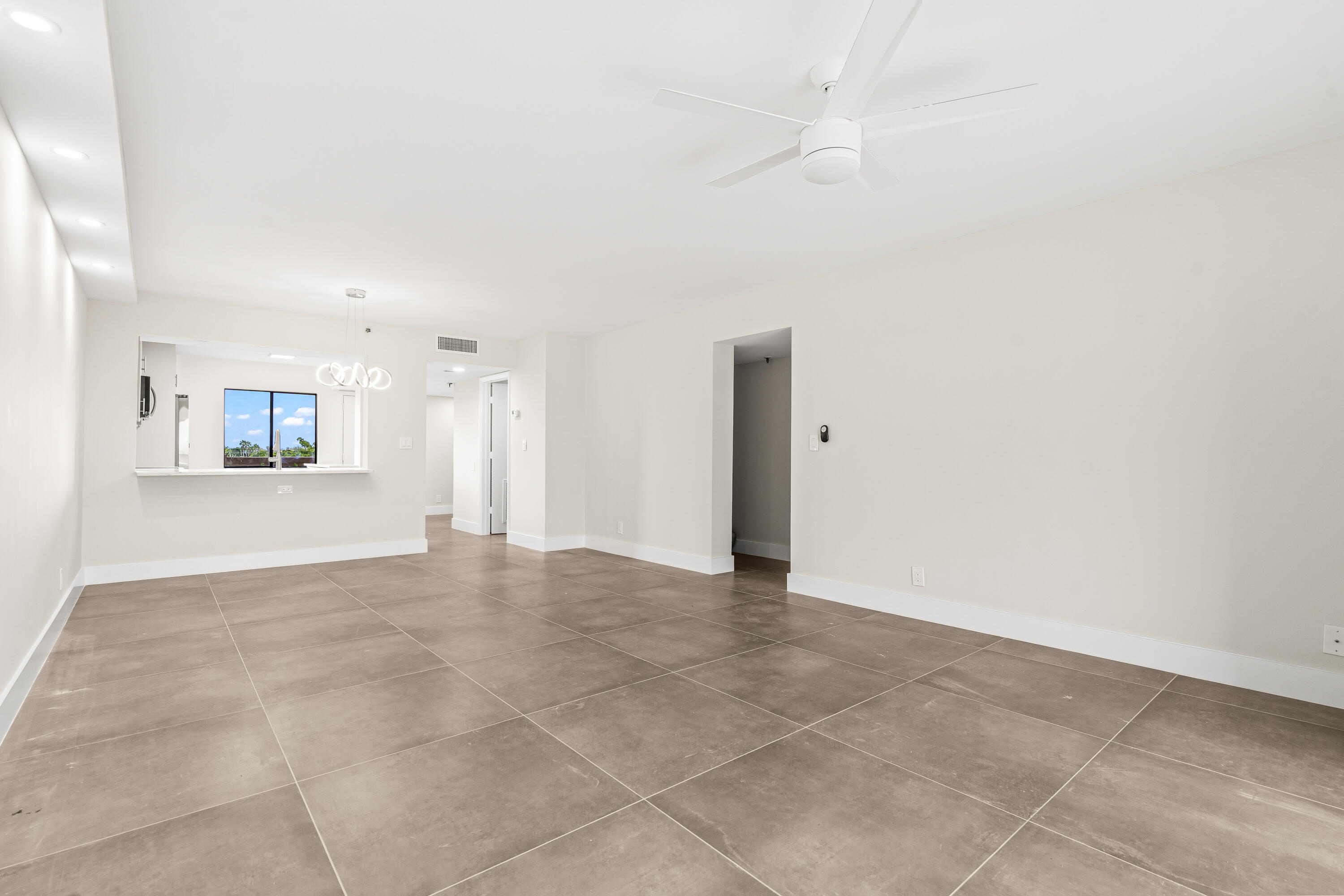 14425 Strathmore Lane, Unit 505 Delray Beach, FL 33446 - Photo 10 of 32 011-14425StrathmoreLane-DelrayBeach-FL-3