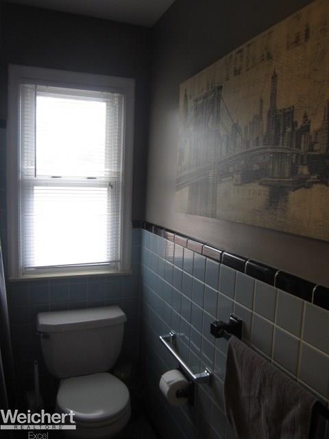 23768 Roxana Avenue Eastpointe, MI 48021 - Photo 38 of 45 31393607-37.JPG