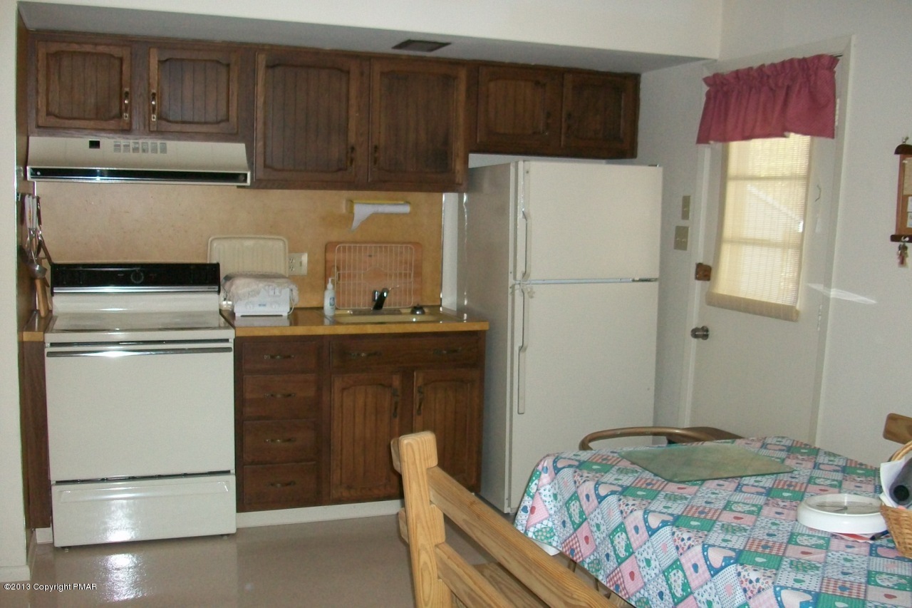 227 Schochs Mill Road Blakeslee, PA 18610 - Photo 5 of 27 Eat- In Kitchen