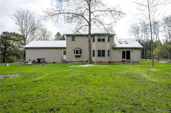 $465,000 | 9496 West Hill Road, Boston, NY 14025