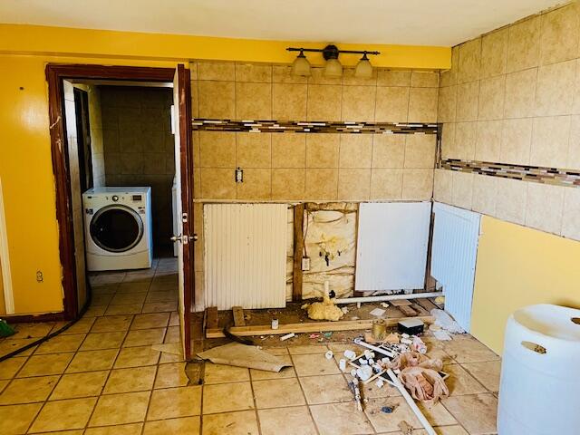 6318 East County Road 6500 Lubbock, TX 79403 - Photo 14 of 17 a bathroom with a sink and a mirror