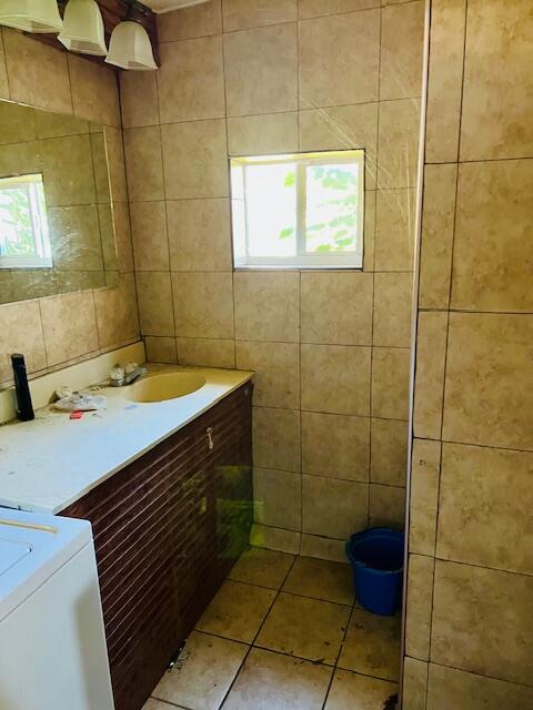 6318 East County Road 6500 Lubbock, TX 79403 - Photo 16 of 17 a bathroom with a sink a toilet and shower