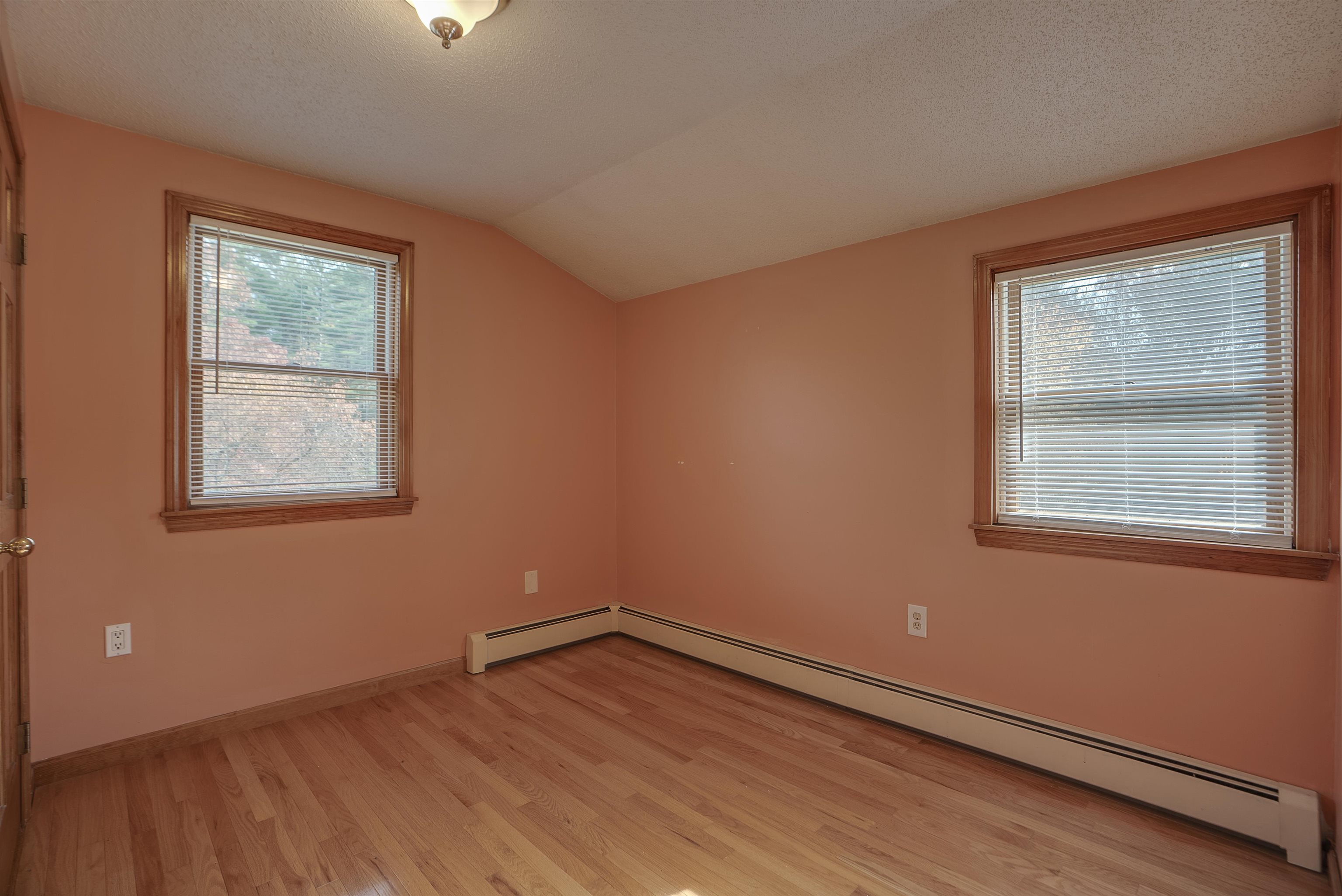46 Castle Hill Road Pelham, NH 03076 - Photo 13 of 37