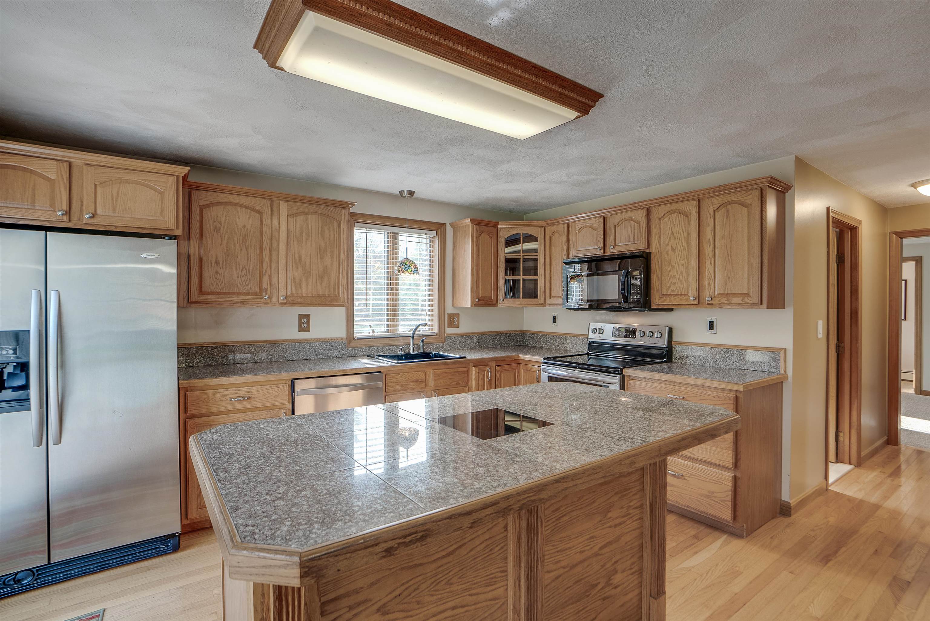 46 Castle Hill Road Pelham, NH 03076 - Photo 4 of 37