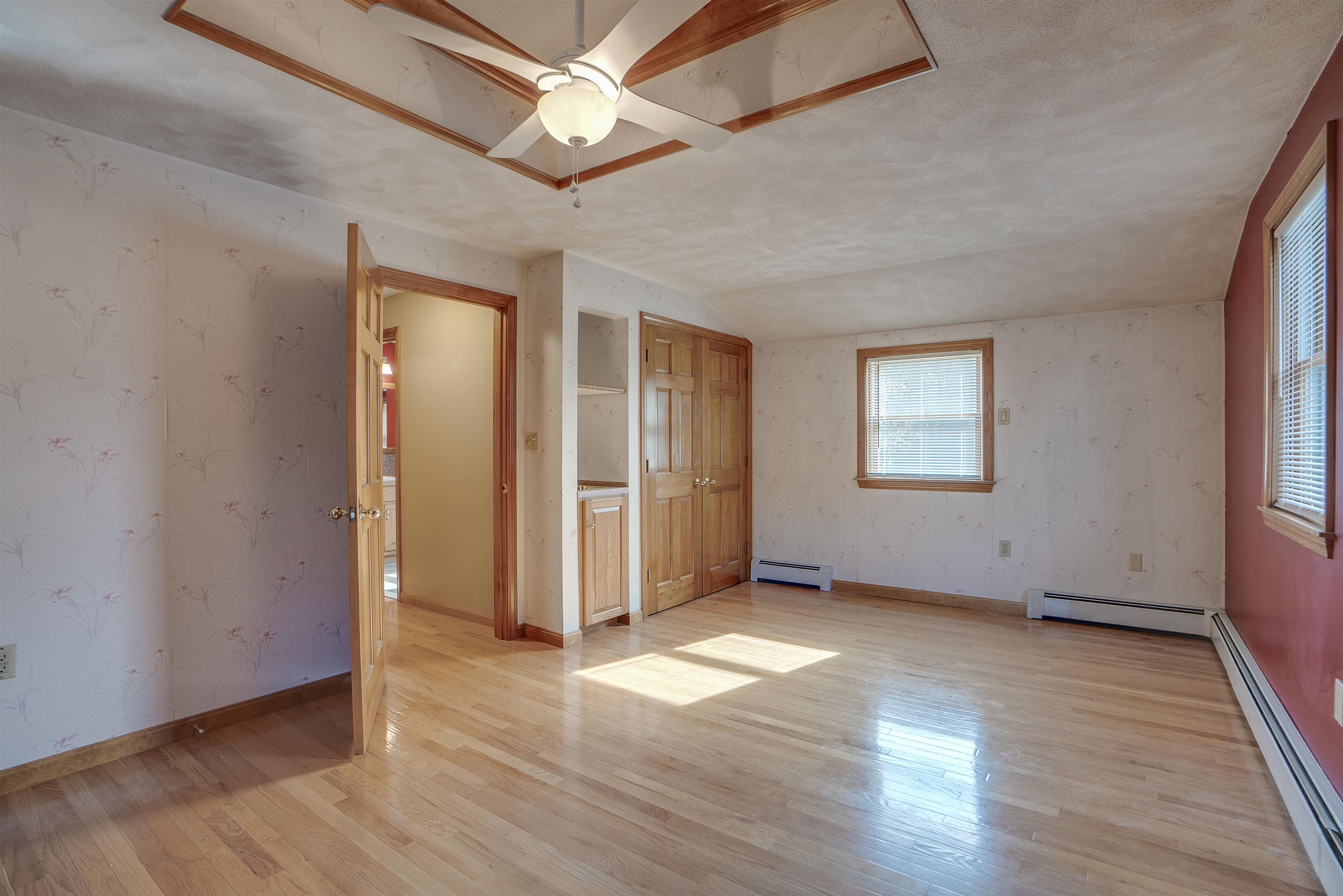 46 Castle Hill Road Pelham, NH 03076 - Photo 10 of 37