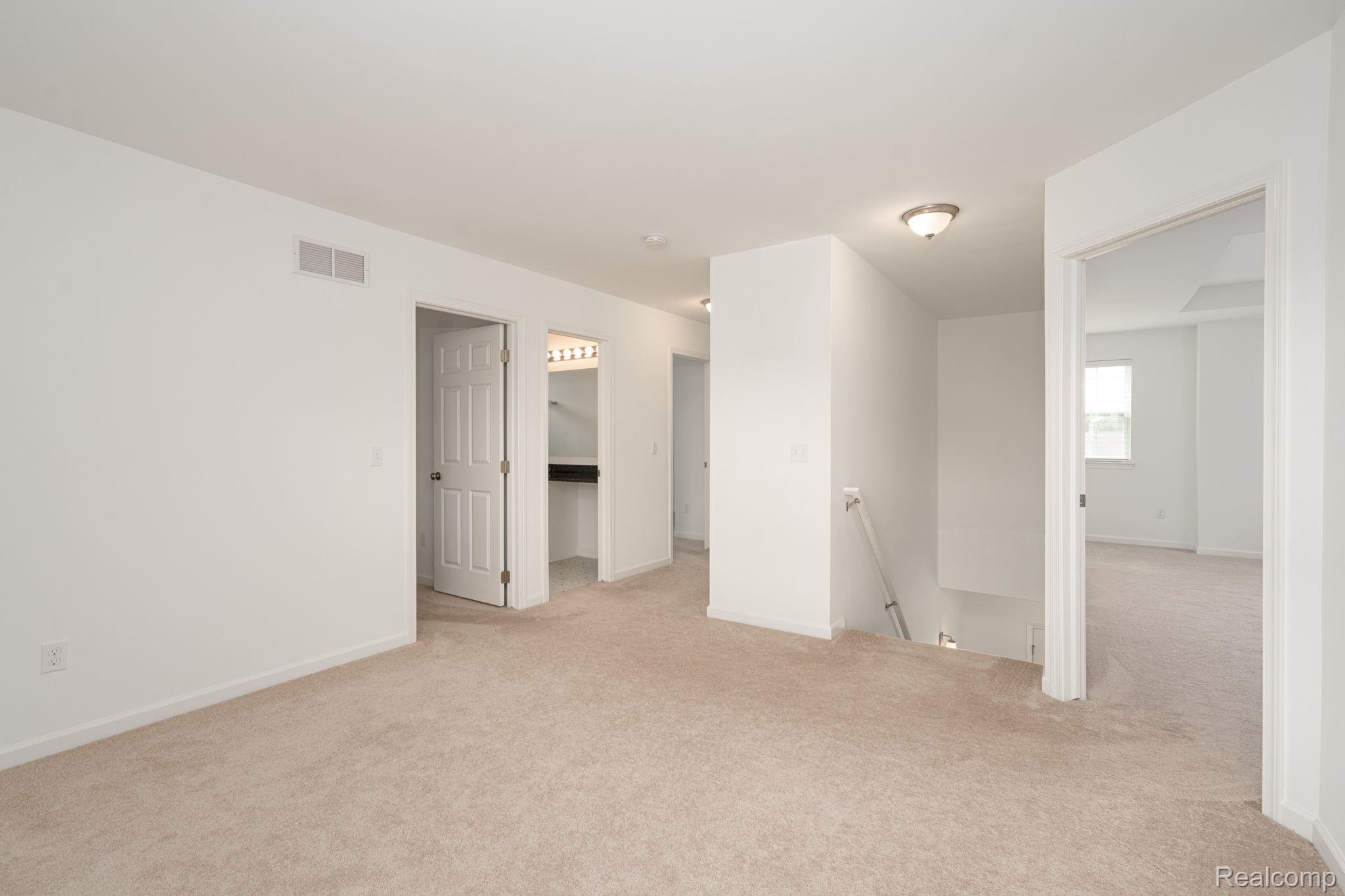 48904 Carnegie Way Macomb, MI 48042 - Photo 18 of 34 20-web-or-mls-interiors-13.jpg