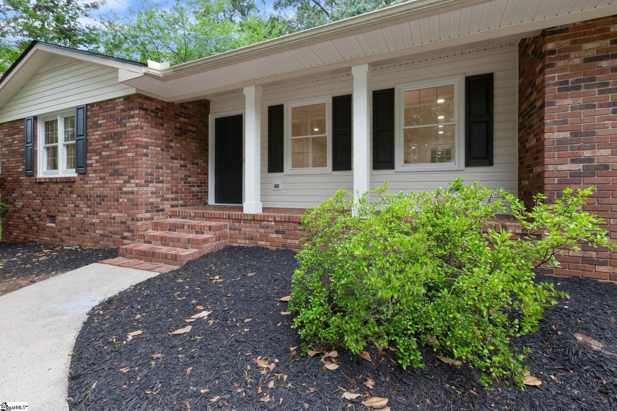 114 Old Hickory Point Greenville, SC 29607 - Photo 2 of 36