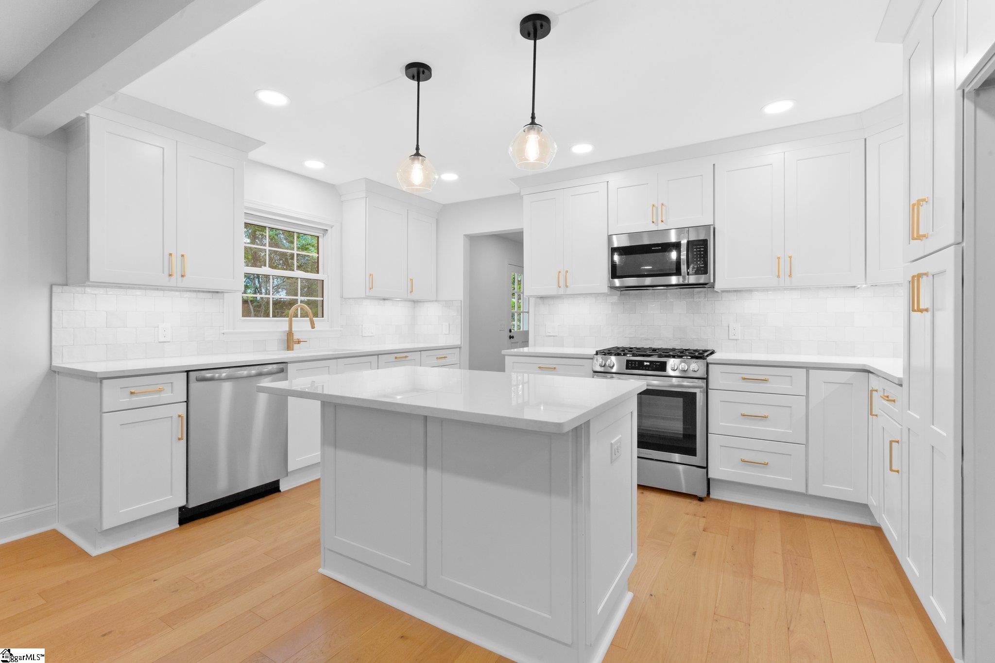 114 Old Hickory Point Greenville, SC 29607 - Photo 8 of 36