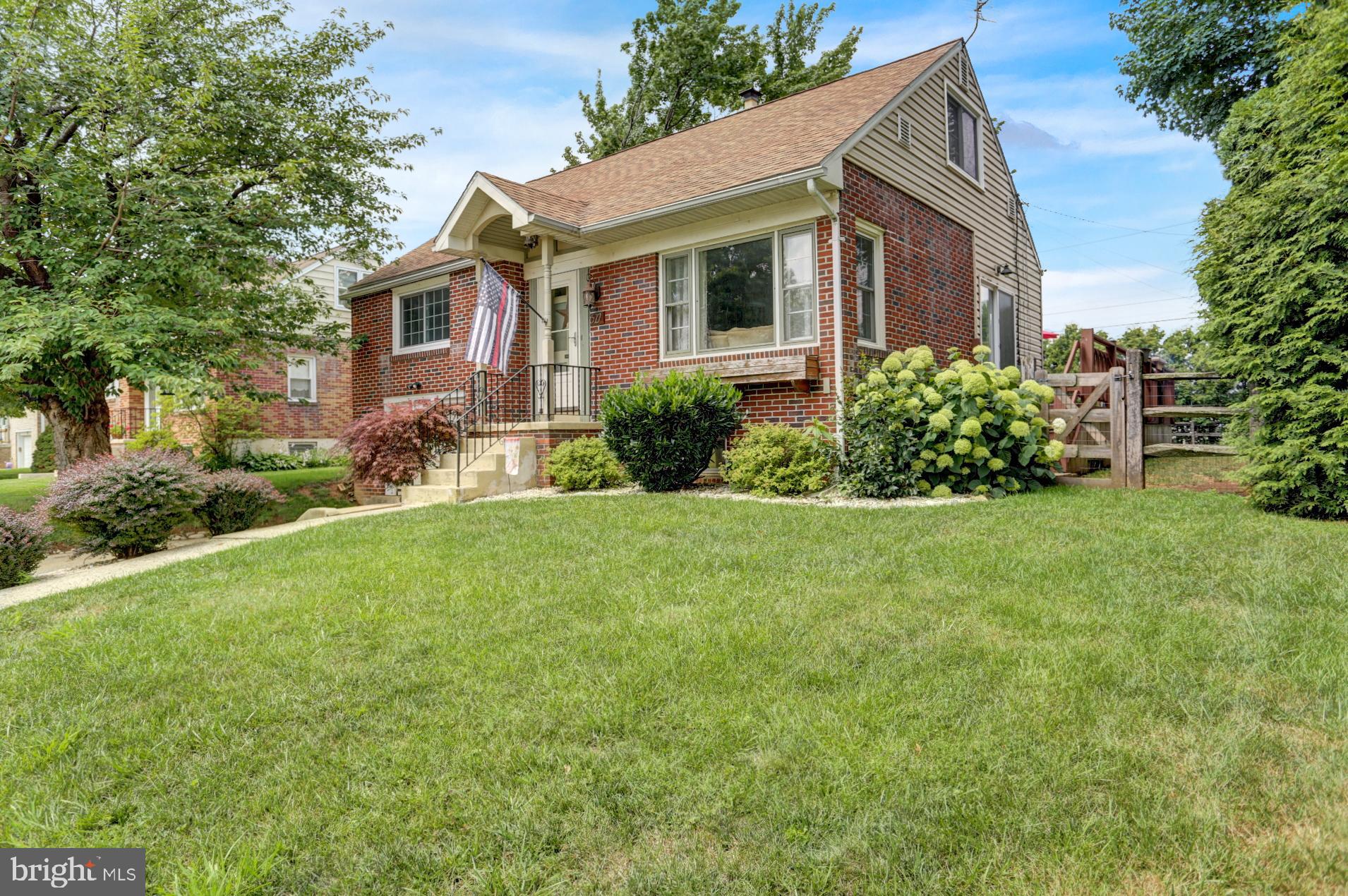 527 Harding Avenue Reading, PA 19607 - Photo 2 of 32
