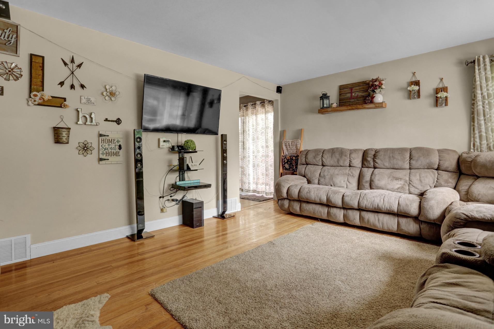 527 Harding Avenue Reading, PA 19607 - Photo 11 of 32