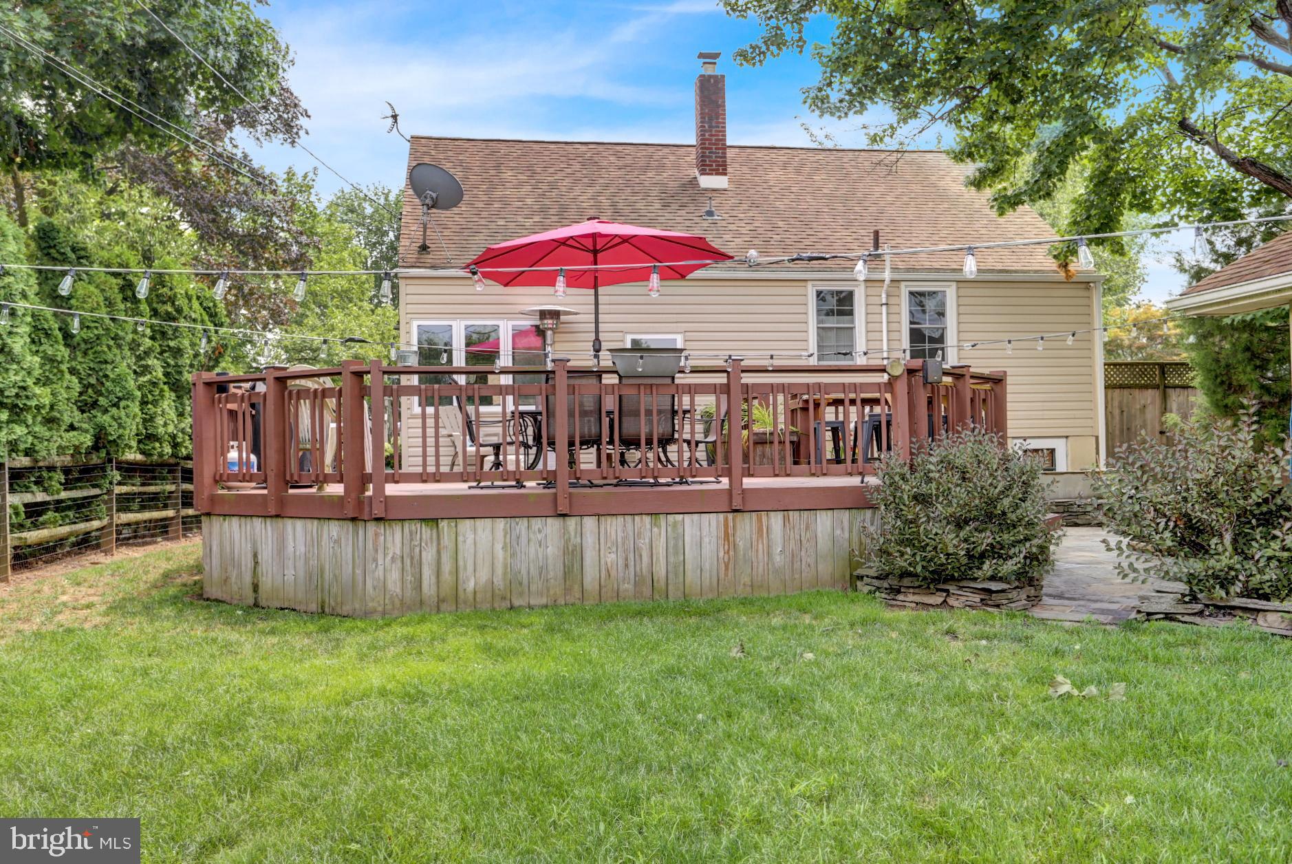527 Harding Avenue Reading, PA 19607 - Photo 4 of 32