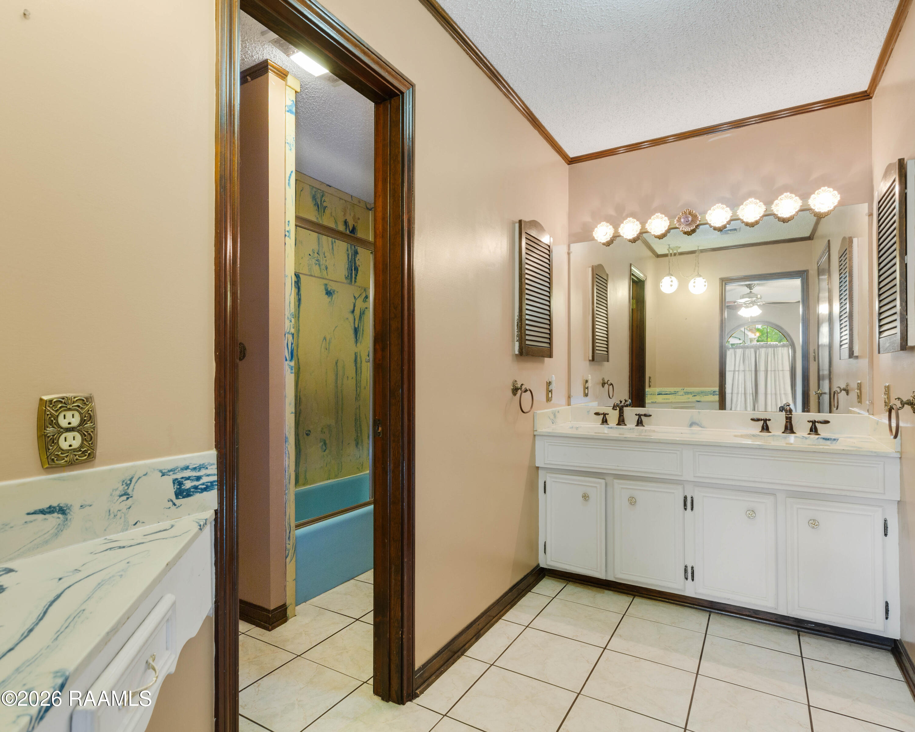 806 Rue Royale New Iberia, LA 70563 - Photo 33 of 38 806 Rue Royale New Iberia-24