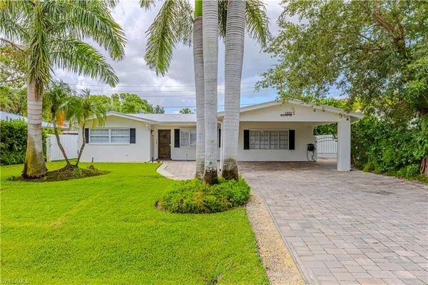$1,190,000 | 1300 Hilltop Drive, Naples, FL 34103