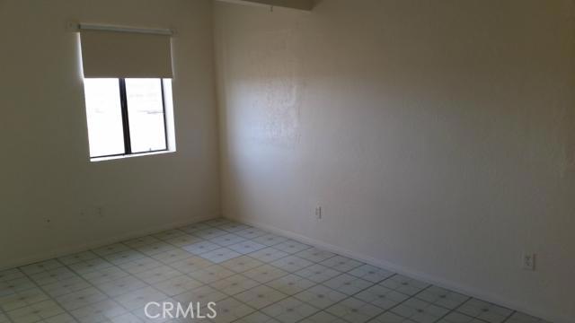 62323 Mars Drive Joshua Tree, CA 92252 - Photo 14 of 26 an empty room with a window