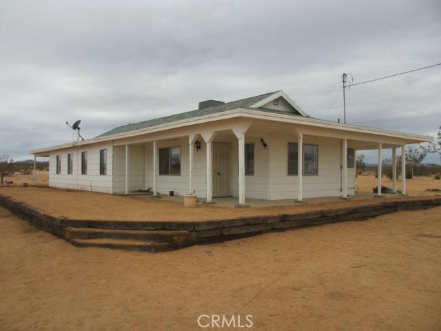 62323 Mars Drive Joshua Tree, CA 92252 - Photo 24 of 26 a front view of a house with a garden