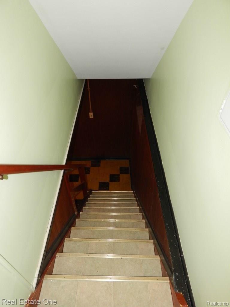 60 Amherst Road Pleasant Ridge, MI 48069 - Photo 42 of 44 Stairs down