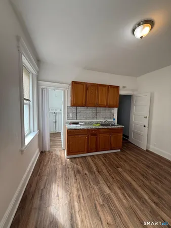 $2,400 | 175 Read Street, Unit 1, Bridgeport, CT 06607
