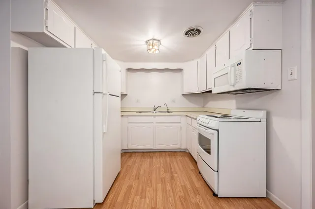 $104,900 | 61117 Heritage Boulevard, South Lyon, MI 48178