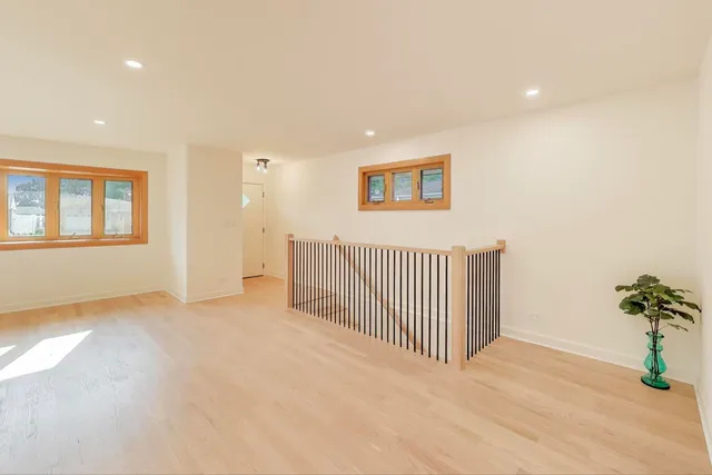 $715,000 | 656 Jon Lane, Des Plaines, IL 60016