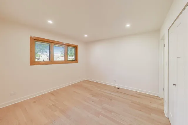 $715,000 | 656 Jon Lane, Des Plaines, IL 60016