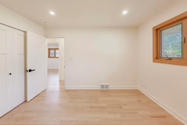 $715,000 | 656 Jon Lane, Des Plaines, IL 60016