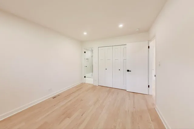 $715,000 | 656 Jon Lane, Des Plaines, IL 60016