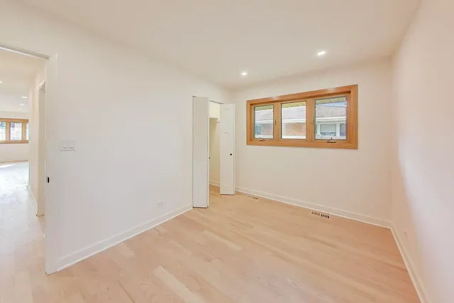 $715,000 | 656 Jon Lane, Des Plaines, IL 60016