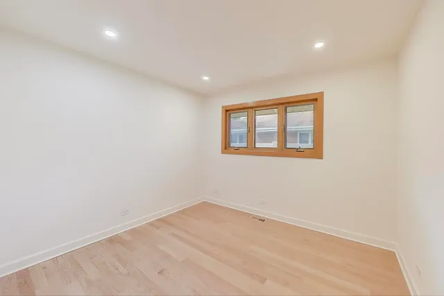 $715,000 | 656 Jon Lane, Des Plaines, IL 60016