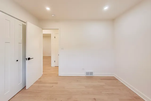 $715,000 | 656 Jon Lane, Des Plaines, IL 60016