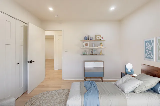 $715,000 | 656 Jon Lane, Des Plaines, IL 60016