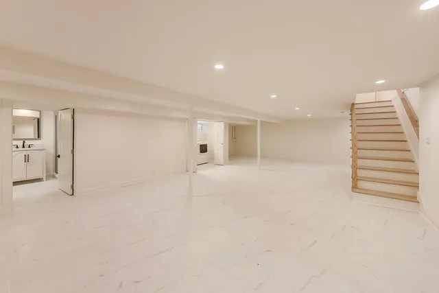 $715,000 | 656 Jon Lane, Des Plaines, IL 60016