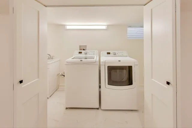 $715,000 | 656 Jon Lane, Des Plaines, IL 60016