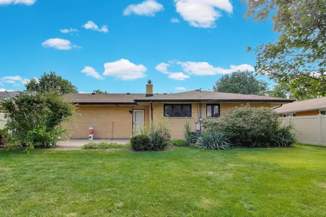 $715,000 | 656 Jon Lane, Des Plaines, IL 60016