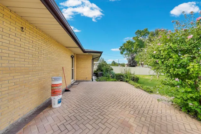 $715,000 | 656 Jon Lane, Des Plaines, IL 60016