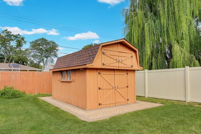 $715,000 | 656 Jon Lane, Des Plaines, IL 60016