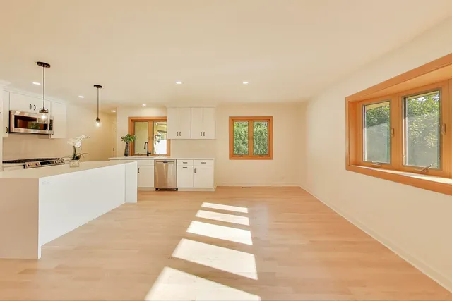 $715,000 | 656 Jon Lane, Des Plaines, IL 60016