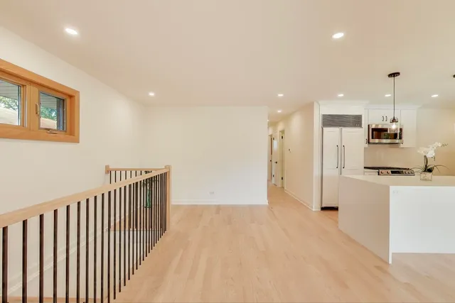 $715,000 | 656 Jon Lane, Des Plaines, IL 60016