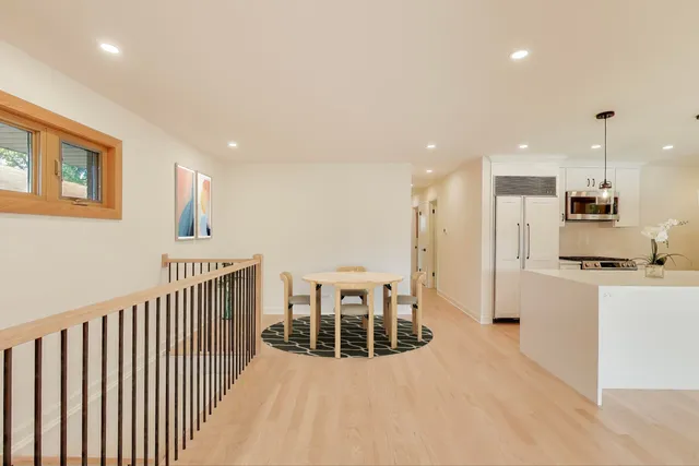 $715,000 | 656 Jon Lane, Des Plaines, IL 60016