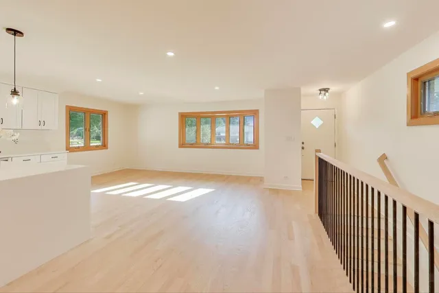 $715,000 | 656 Jon Lane, Des Plaines, IL 60016