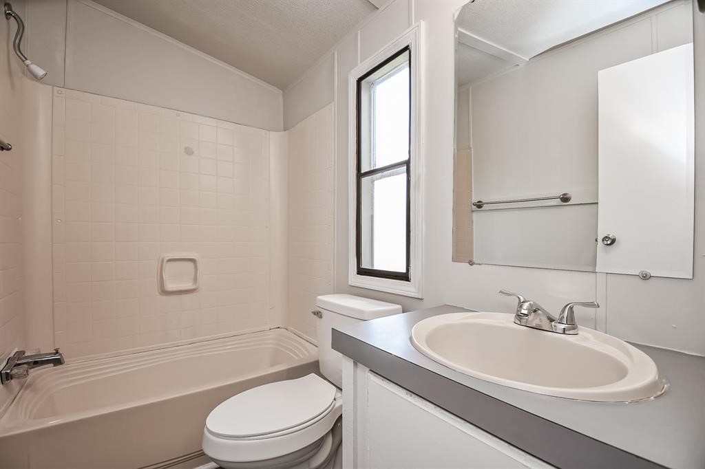 12579 Roy Harris Loop Conroe, TX 77306 - Photo 14 of 23