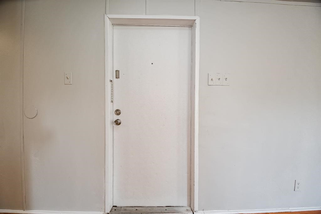 12579 Roy Harris Loop Conroe, TX 77306 - Photo 4 of 23