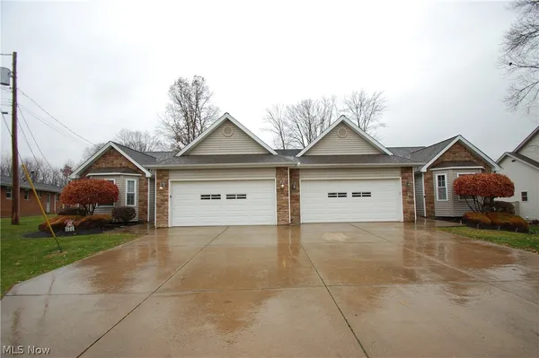 $375,000 | 784 Elmwood Drive, Hubbard, OH 44425