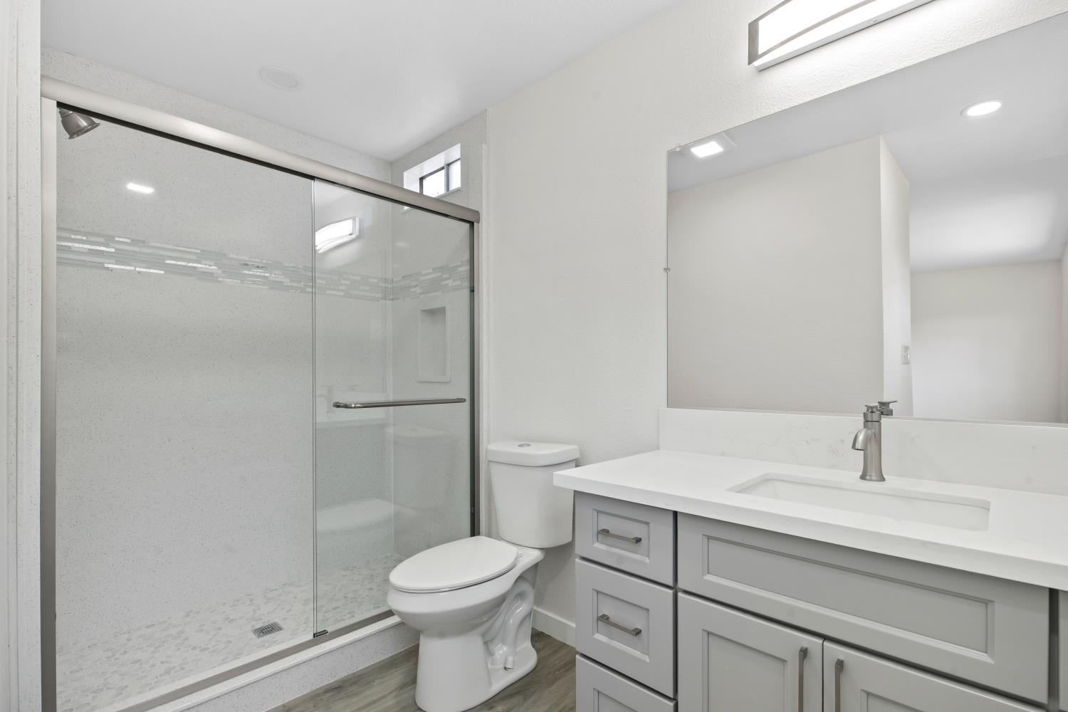 3501 Larisa Lane Ceres, CA 95307 - Photo 19 of 28 Master bath