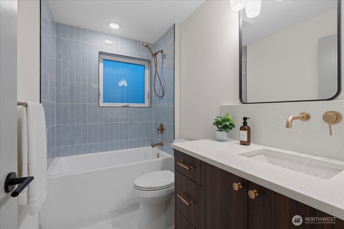 4104 49th Avenue Southwest Seattle, WA 98116 - Photo 19 of 26