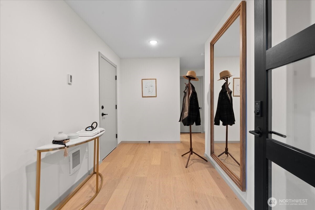 4104 49th Avenue Southwest Seattle, WA 98116 - Photo 2 of 26